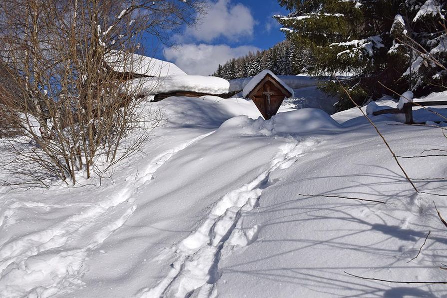 Tief verschneite Landschaft